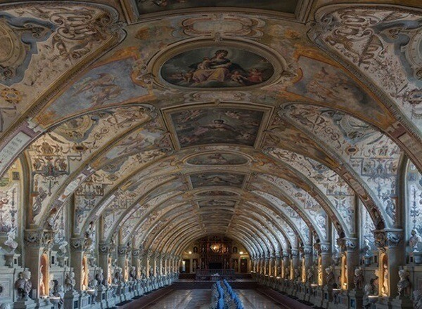 Königliche Residenz und Schatzkammer